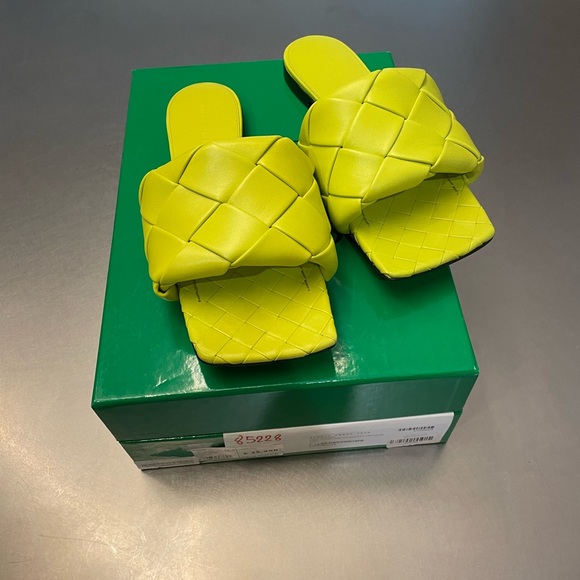 Bottega Veneta Lido Sandal - Picture 10 of 13